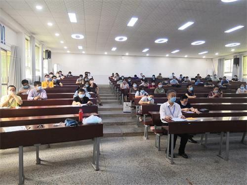 学院召开全体教职工大会，部署开学工作.jpg